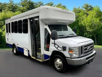 2016 Ford E450 Wheelchair Bus
