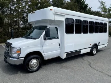 2013 Ford E450 Wheelchair Shuttle Bus