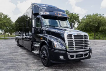 2020 Freightliner ShowHauler Cascadia Motorcoach
