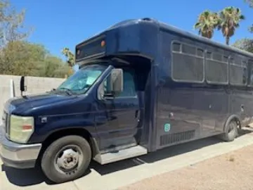 2008 Ford E450 Glaval Shuttle Bus