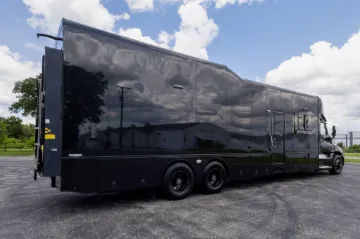 2020 ShowHauler Cascadia Motorcoach