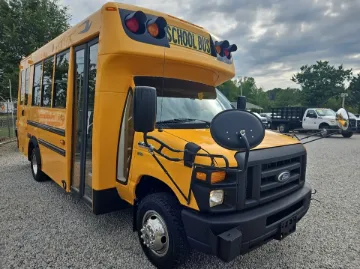 2016 Ford E450 ADA