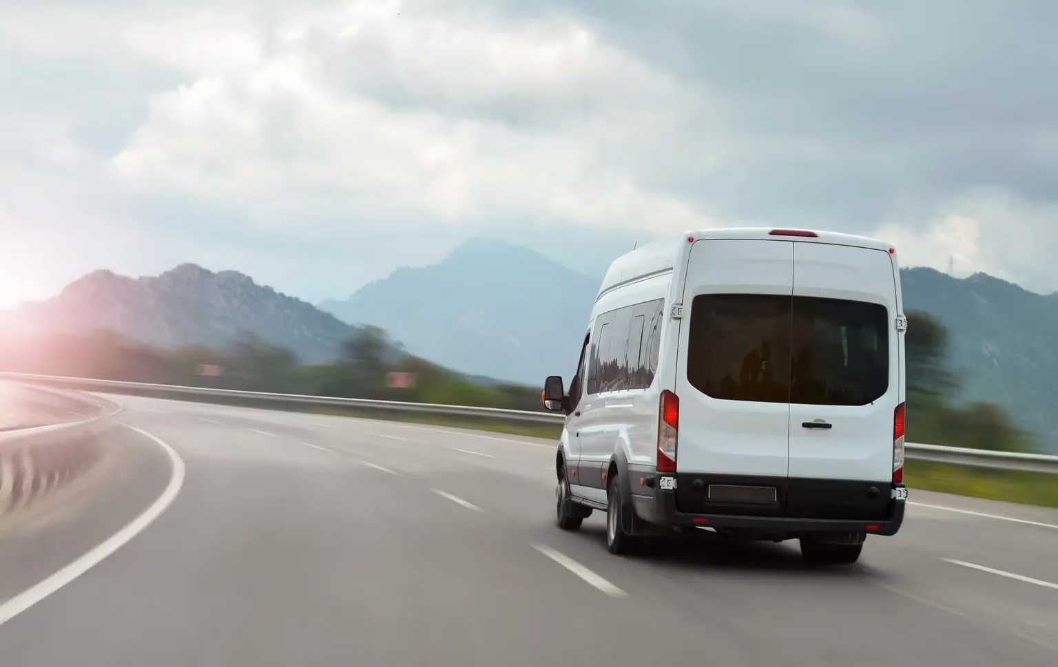 7 Reasons Contractors Swear by Passenger Vans for Crew Transport