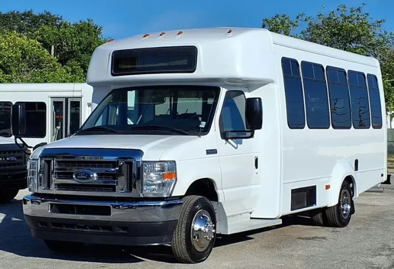 2021 Ford E-450 14P ADA