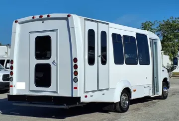2021 Ford E-450 14P ADA