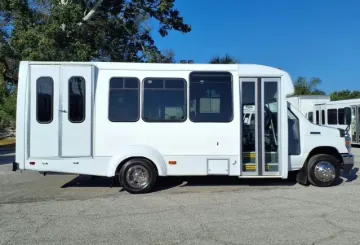 2021 Ford E-450 14P ADA