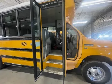 2016 Ford E-450 Collins 30P