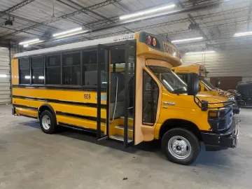2016 Ford E-450 Collins 30P