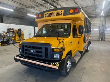 2016 Ford E-450 Collins 30P
