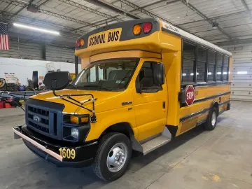 2016 Ford E-450 Collins 30P
