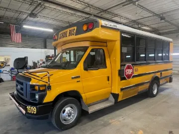 2016 Ford E-450 Collins 30P
