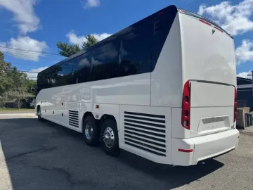 2016 MCI J4500 56P Coach