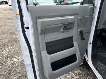 Picture of 2023 Ford E-450 Starcraft ADA Shuttle Bus