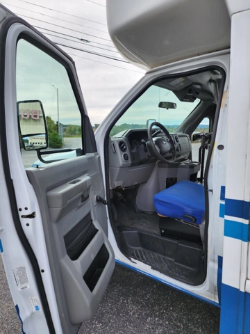 Picture of 2015 Ford E450 Starcraft Shuttle Bus