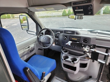 Picture of 2015 Ford E450 Starcraft Shuttle Bus