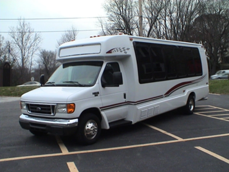 Picture of 2005 Ford E450 Krystal Shuttle Bus