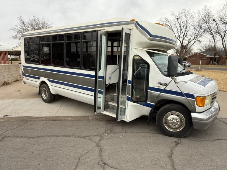 Picture of 2004 Ford E450 Eldorado Shuttle Bus
