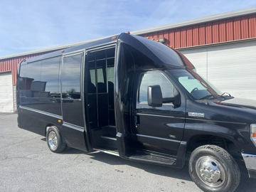 Picture of 2019 Ford E450 Gm24 Executive Shuttle