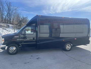 Picture of 2019 Ford E450 Gm24 Executive Shuttle