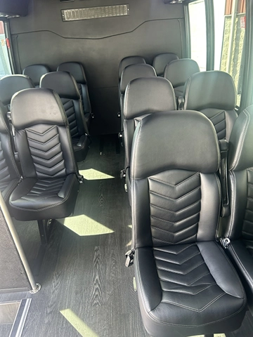 Picture of 2019 Ford E450 Gm24 Executive Shuttle