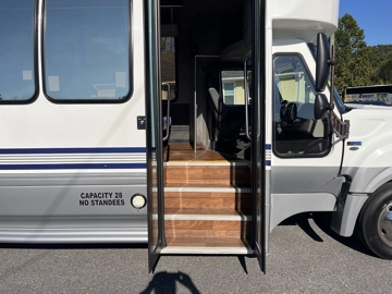 Picture of 2014 Turtle Top International Shuttle Bus