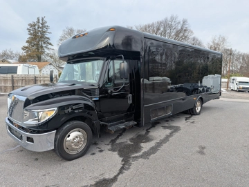 Picture of 2013 Starcraft Executive Shuttle Bus