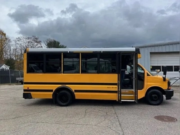 Picture of 2017 Chevrolet Express G3500 Cutaway School Bus