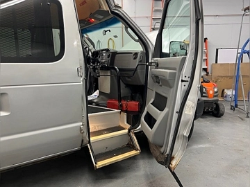 Picture of 2014 Ford E250 Shuttle Bus
