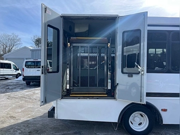 Picture of 2011 Ford E350 Super Duty ADA Shuttle Bus