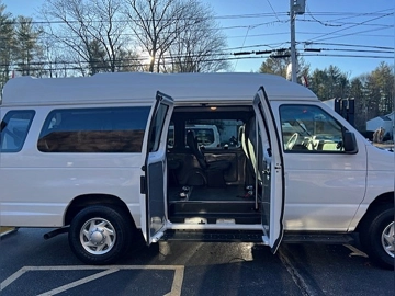 Picture of 2014 Ford E-350 Super Duty ADA Shuttle Bus