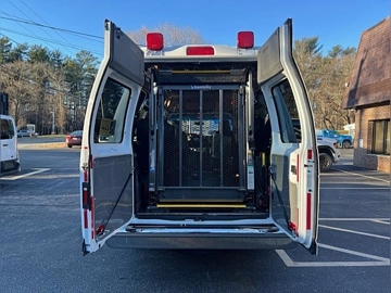 Picture of 2014 Ford E-350 Super Duty ADA Shuttle Bus