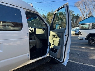 Picture of 2014 Ford E-350 Super Duty ADA Shuttle Bus