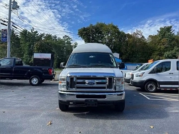 Picture of 2009 Ford E350 Super Duty Shuttle Bus