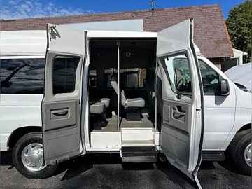Picture of 2009 Ford E350 Super Duty Shuttle Bus