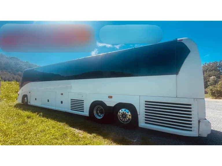 Picture of 2005 MCI J4500 Coach