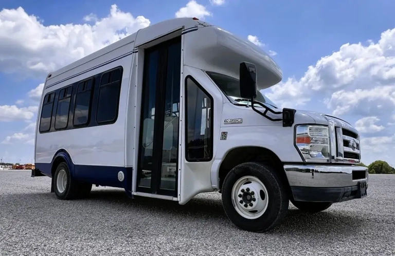 Picture of 2011 Ford Startrans Shuttle Bus