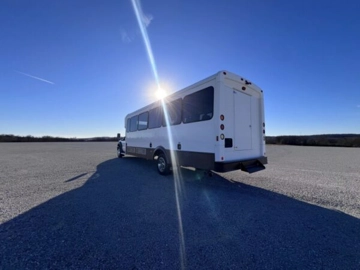 Picture of 2015 Ford F550 Glaval Shuttle Bus