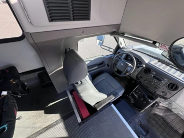 Picture of 2015 Ford F550 Glaval Shuttle Bus