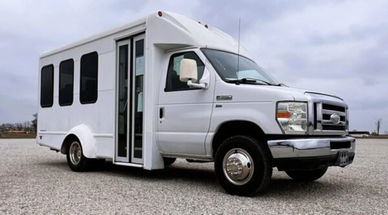 Picture of 2016 Ford Starcraft Shuttle Bus