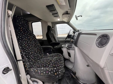 Picture of 2016 Ford Starcraft Shuttle Bus
