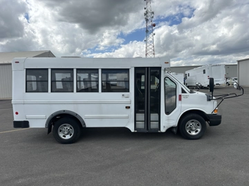 Picture of 2014 Chevrolet Girardin Express 3500 Shuttle Bus