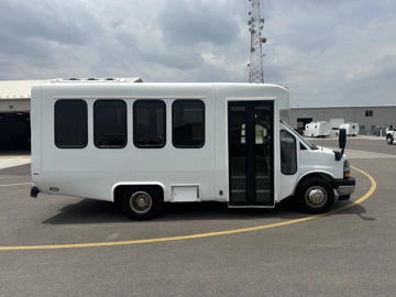 Picture of 2020 Diamond Chevy Express 3500 Shuttle Bus