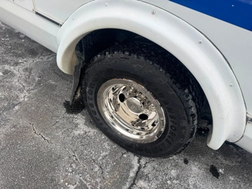 Picture of 2014 Ford E350 Non-CDL Wheelchair Shuttle Bus