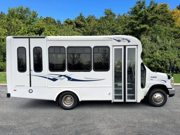 Picture of 2016 Ford E-350 Cutaway Non-Cdl Wheelchair Shuttle Bus