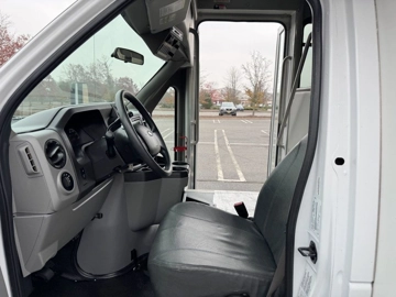 Picture of 2016 Ford E-350 Cutaway Non-Cdl Wheelchair Shuttle Bus