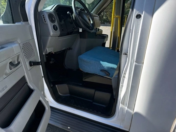 Picture of 2013 Ford E-350 Cutaway Shuttle Bus