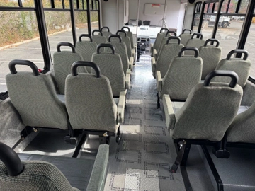 Picture of 2015 Ford F-550 Cutaway Shuttle Bus