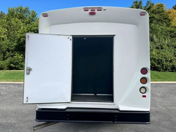 Picture of 2015 Ford F-550 Cutaway Shuttle Bus