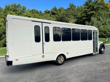 Picture of 2015 Ford F-550 Cutaway Shuttle Bus