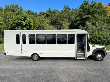 Picture of 2015 Ford F-550 Cutaway Shuttle Bus